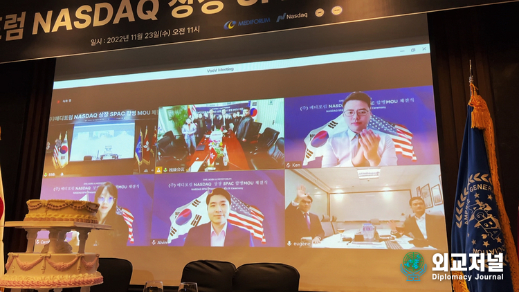아시아 스팩의 대부이며 IGTA대표인 제이슨왕이 손을 흔들며 화답하는 모습. (오른쪽 아래) 사진- AGBA한국지부 제공