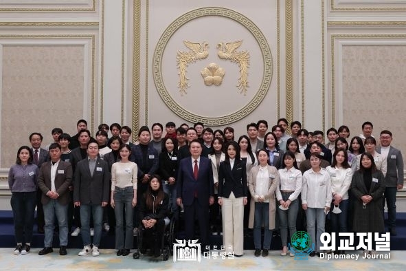  윤석열 대통령 부부, 청년과의 간담회