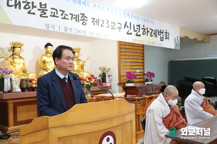  김희현 제주특별자치도 정무부지사가 대한불교조계종 제23교구 신년하례법회에 참석해 인사말을 하고있다. (자료=제주특별자치도)