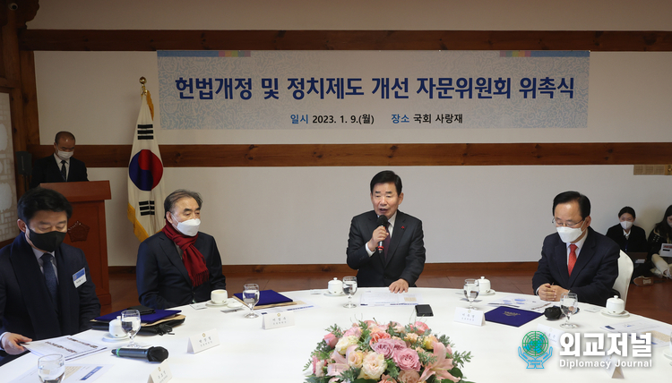  김진표 국회의장이 헌법개정 및 정치제도 개선 자문위원회 위촉식에서 발언하고 있다. (자료 = 국회)