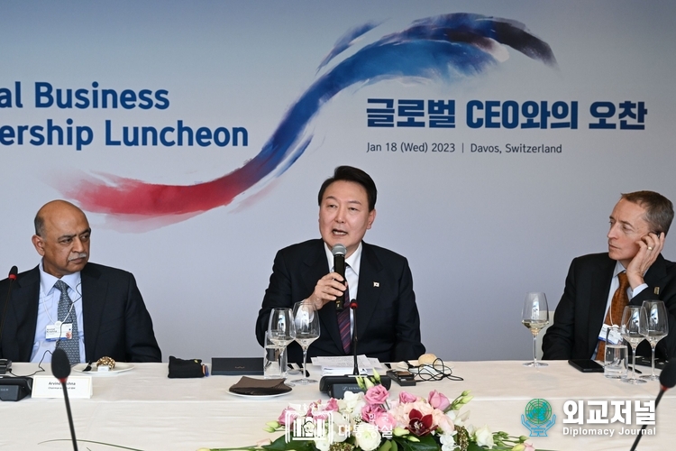  8일 윤석열 대통령은 글로벌 CEO와의 오찬 간담회에서 인사말을 하고 있다. (사진=대통령실)