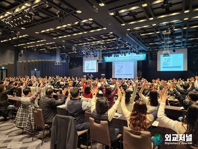 한광일 교수는 지난 9일 제주 라마다프라자 호텔에서 전국노인복지시설 직무역량강화 교육 세미나에 강사로 초빙돼 강연을 열었다.(사진=강사협회)