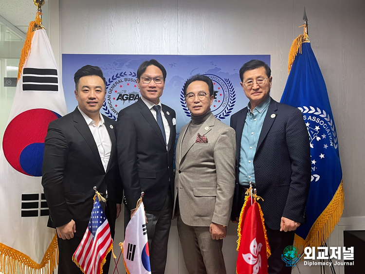  왼쪽부터 AGBA 아태지역 수석대표 刘柏亨 Henry Liu, AGBA 아시아 부회장 Jason Wong, AGBA 한국지부 총재 박찬윤, AGBA동아시아지역 비서장 许荣龙 Xu Ronglong (사진제공=미국연합상업협회 한국지부)