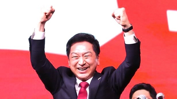  8일 오후 경기도 고양시 일산 킨텍스에서 열린 국민의힘 제3차 전당대회에서 김기현 신임 당 대표가 환호하고 있다. 사진= 연합뉴스
