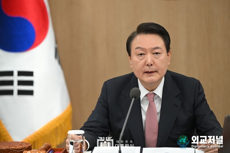  윤석열 대통령, 인왕산 등 산불 발생에 "가용 자원 총동원"을 지시했다.(사진=대통령실) 