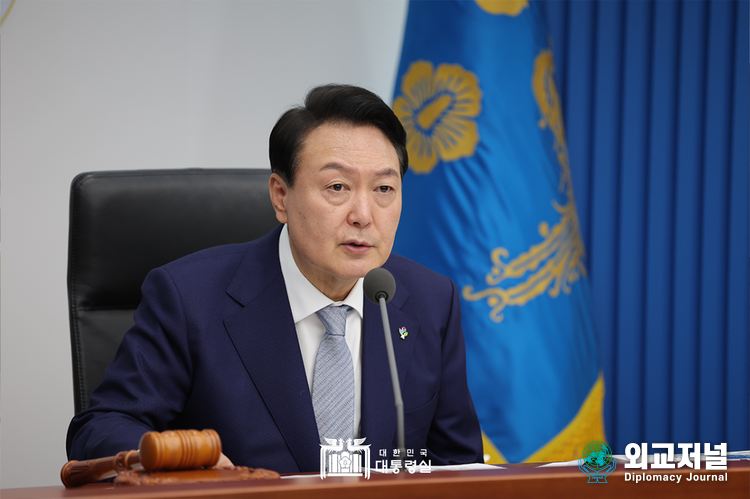  윤석열 대통령은 4일, 최근 동시다발적으로 발생한 산불과 관련 행정안전부 중심 지원 방안을 강구하라"고 지시했다.(사진=대통령실 제공)