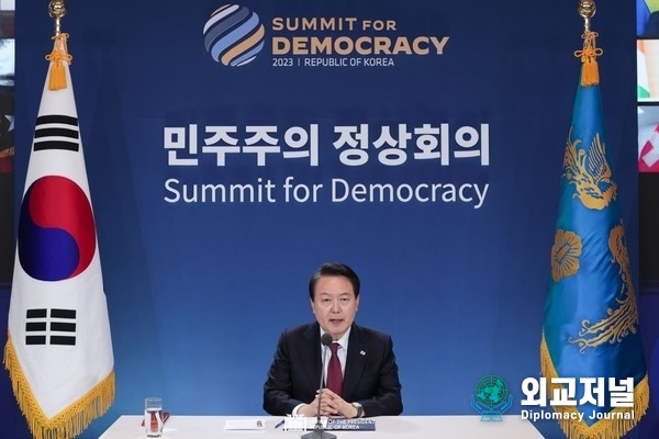 President Yoon Suk-yeol speaks online at the first plenary session of the second Summit for Democracy at Yeongbingwan, the guesthouse of Cheong Wa Dae on March 29. / Courtesy of the Office of the President