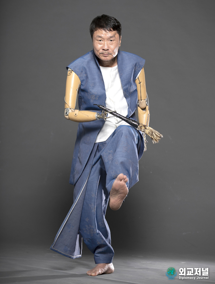  Lacquerware Artist Seok Chang-woo, a master of this era