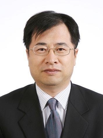 윤석열 대통령이 10일 산업통상부 제2차관에 (위 사진)강경성 대통령실 산업비서관을 인선했다.(사진=대통령실 제공)<br>
