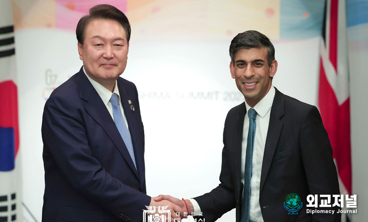 President Yoon Suk-yeol holds a bilateral summit with British Prime Minister Rishi Sunak on May 20.