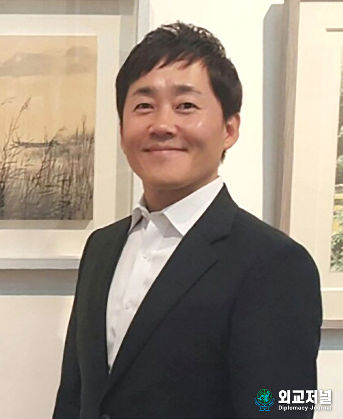 Park Cheol-gyu, chairman of the operating committee of the 26th World Peace Art Exhibition