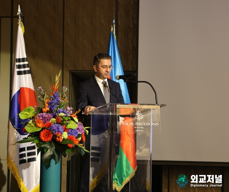 <strong>라민 하사노브 주한 아제르바이잔 대사가 환영사를 하고 있다. (사진=외교저널)</strong>