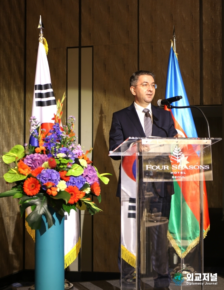  Ambassador Ramin Hasanov of the Republic of Azerbaijan in Seoul delivers a speech at the National Day reception at the four Seasons Hotel in Seoul on May 30.