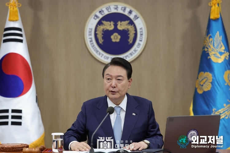 윤석열 대통령은 13일 열린 제24차 국무회의에서 "영웅들의 희생과 헌신 왜곡은 반국가행위"라고 했다. 사진=대통령실 2023.6.13/외교저널