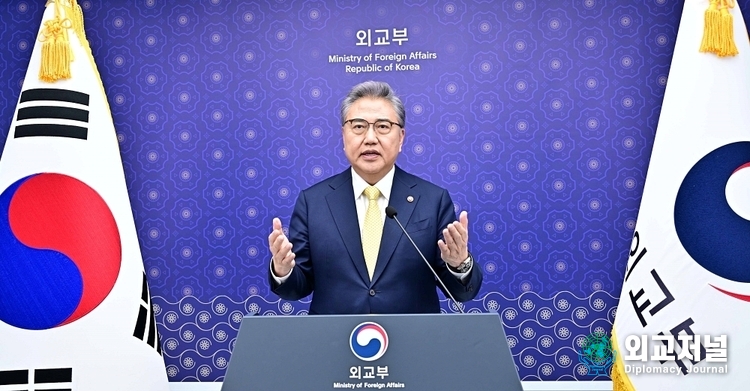 Minister of Foreign Affairs Park Jin