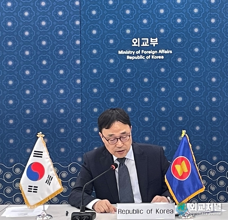  Deputy Foreign Minister Choi Young-sam holds the 7th Korea-Netherlands Policy Consultation meeting with Marcel de Vink, Deputy Minister of Political Affairs of the Netherlands, at the Ministry of Foreign Affairs in Seoul on June 20.