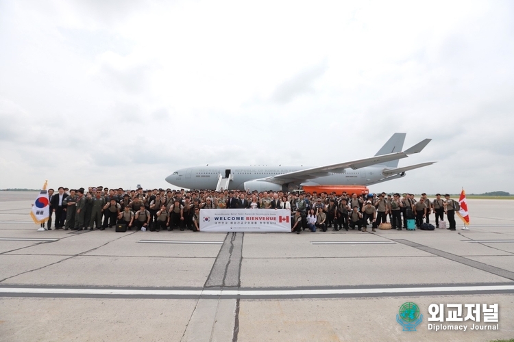  The Korea Disaster Relief Team (KDRT) arrives in Ottawa, Canada, on Nov. 2 (local time) to help fight the wildfires in Canada. / Korean Foreign Ministry