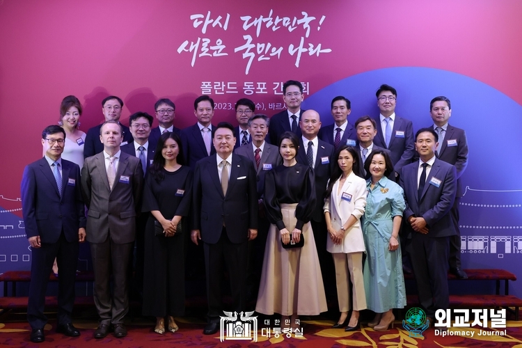 President Yoon Suk-yeol and First Lady Kim Keon-hee attend a meeting with compatriots in Poland on July 12. / Courtesy of the Presidential Office