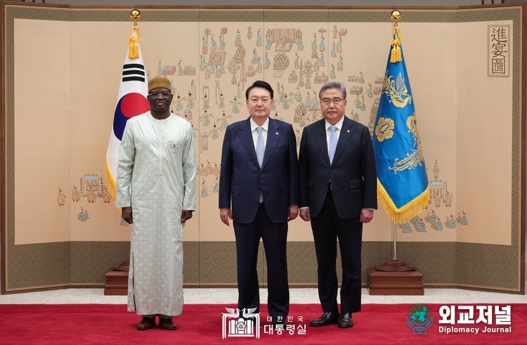  마산네 뉴쿠 킨테(Masanneh Nyuku Kinteh) 주한 감비아대사(중국 상주)