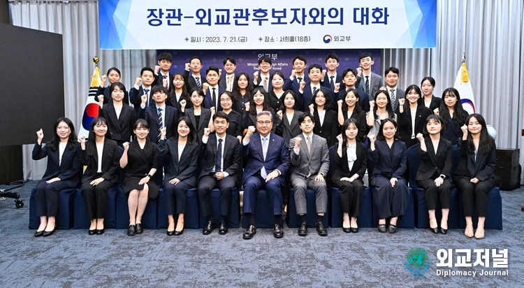The Ministry of Foreign Affairs conducts an education program over approximately 11 months at the National Diplomatic Academy for the successful candidates of the Diplomatic Candidate Selection Examination before their official appointment as government officials. / Courtesy of the Ministry of Foreign Affairs 