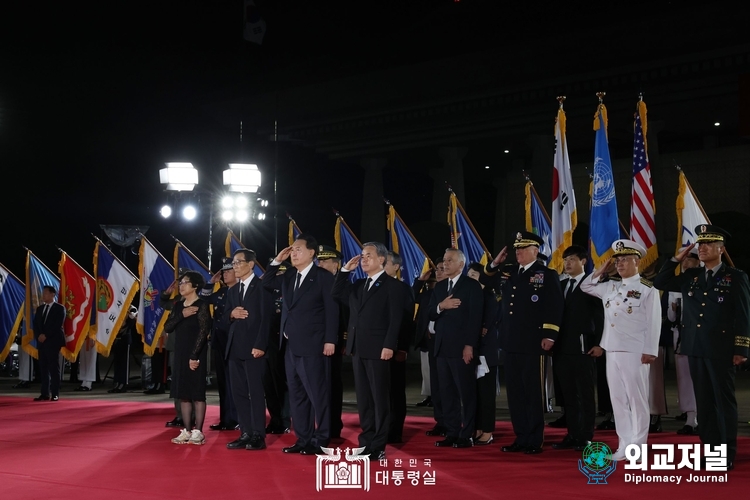  President Yoon Suk-yeol salutes during the repatriation ceremony for fallen soldiers of the Korean War, demonstrating the highest military honors. /Courtesy of the Presidential Office