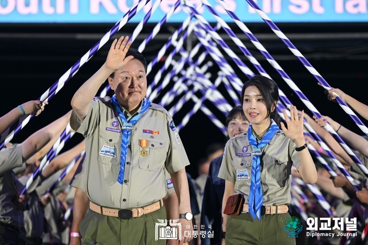 President Yoon Seok-yeol and First Lady Kim Keon-hee enter the opening ceremony of the "2023 Saemangeum World Scout Jamboree" held at the Saemangeum site in Buan, Jeollabuk-do, on Aug. 2. /Courtesy of the Presidential Office