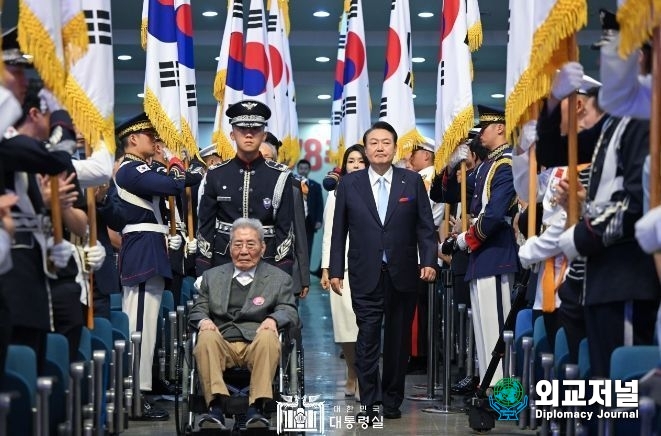 President Yoon Suk-yeol and First Lady Kim Keon-hee attend the 78th Liberation Day celebration held at Ewha Womans University's auditorium in Seodaemun-gu, Seoul on August 15.