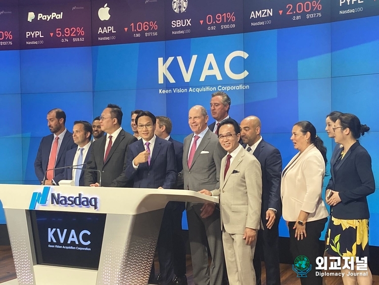 KVAC Company 설립자인 Jason Wong , KVAC Company CEO인 Huang Jiajun (Kenneth Wong) , KVAC 관리 팀, American General Business Association 대표단
