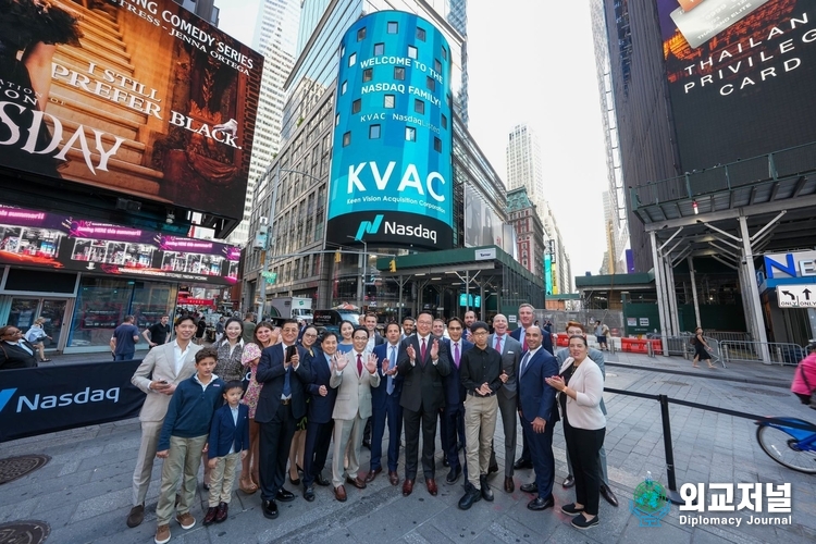 KVAC Company 스폰서 Jason Wong , KVAC Company CEO겸 발기인 Huang Jiajun (Kenneth Wong) , KVAC 관리 팀, American General Business Association 대표단과 파트너사 기념촬영 모습 사진제공= AGBA
