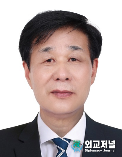 Jeon Deuk-joon, Chairman of the Organizing Committee of the World Peace Art Exhibition<br>
