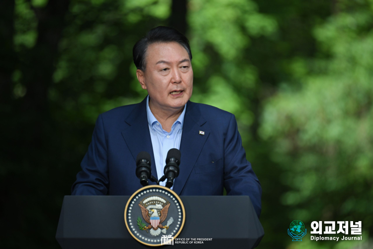 President Yoon Suk-yeol delivers a speech at joint press conference following the trilateral leaders’ summit at Camp David, the U.S.