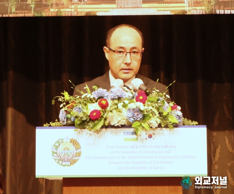 Minister Counsellor Fazliddin Arziev of the Embassy of Uzbekistan in Seoul delivers a speech at the event held at Hotel Lotte in Seoul on Sept. 4.