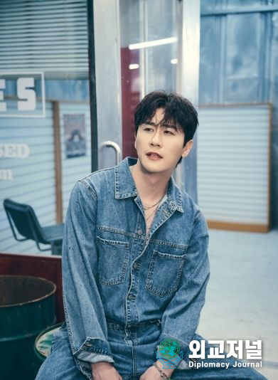 Young Tak participates in the theme song of KBS 2TV drama 'Hyoshim Family'.