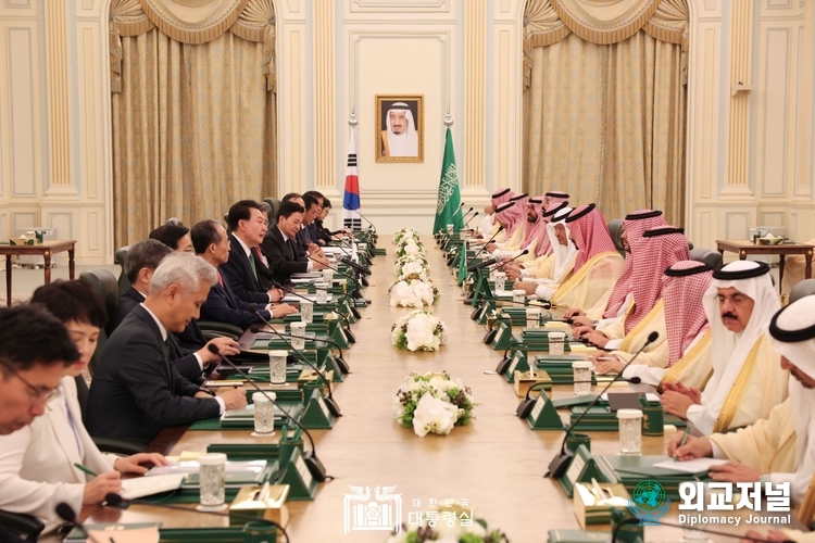10월 22일 윤석열 대통령은 한-사우디아라비아 확대 회담을 가졌다.(사진제공=대통령실)
