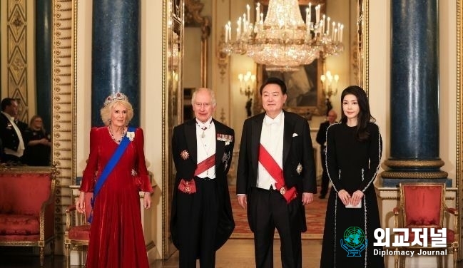 President Yoon Suk-yeol and First Lady Kim Keon-hee attend a state dinner hosted by King Charles III on Nov. 21./ Courtesy of the Office of the President