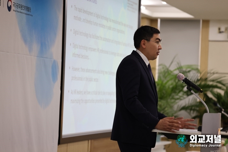 Otabek Khasanov speaks at the NHI HR Leaders Forum , Oct.27-Nov.1, 2023, Seoul