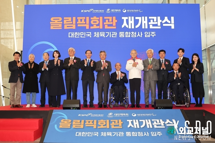 2015년에 타당성 조사를 시작해 2019년부터 착공, 재건축이 아닌 리모델링으로 이름도‘올림픽회관’을 유지함으로써 서울올림픽 유산으로서의 가치를 이어나갔다. 총 사업비 1,729억 원이 투입된 올림픽회관은 총 53,000㎡ 규모로 기존 업무시설이 리모델링 된 본관(지상 14층·지하 2층, 19,000㎡)과 증축된 신관(지상4층·지하2층, 34,000㎡)으로 이뤄졌다. 