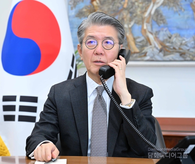 김홍균 외교부 1차관은 15일 오전 커트 캠벨 미국 국무부 신임 부장관과 취임 인사를 겸한 첫 전화 통화를 하고 한미 및 한미일 협력과 북한 문제에 대해 협의했다. (사진= 외교부 제공)