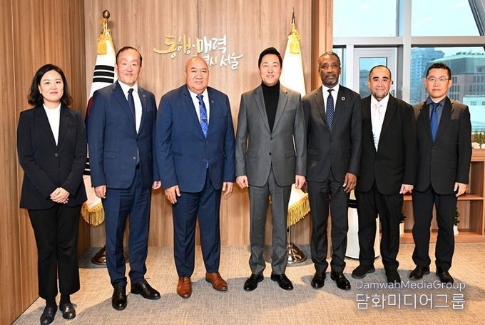 세계보건기구(WHO) 서태평양지역사무처장 면담(왼쪽에서 2번째부터 박기동 WHO 서태평양지역사무소 데이터전략혁신국장, 사이아 피우칼라 WHO 서태평양지역사무처장, 오세훈 서울시장, 아킴 알리 WHO 아시아태평양 환경보건센터장, 수니아 소아카이 WHO 서태평양지역사무소 전략보좌관)