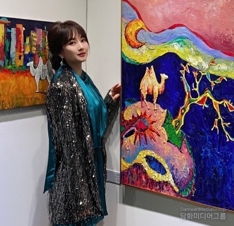 윤송아 작가 