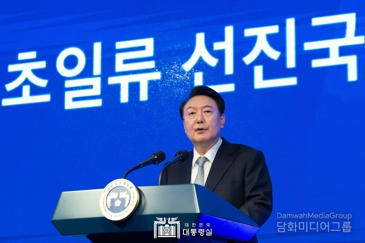 윤석열 대통령이 한국경제신문 창간 60주년 기념식에 참석해 축사를 하고 있다.(사진-대통령실)