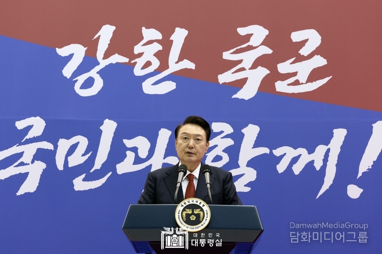윤석열 대통령이 1일 성남 서울공항에서 열린 건군 76주년 국군의날 기념식에서 기념사를 하고 있다..(사진-대통령실)