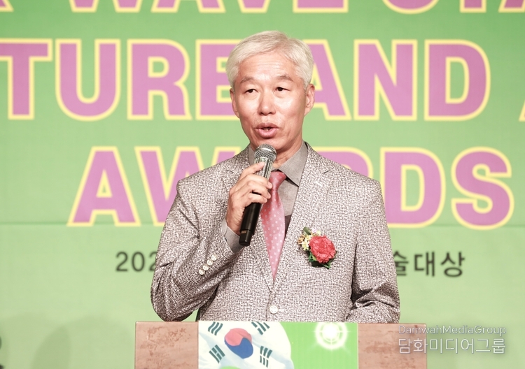재단법인 세계문화진흥협회 이존영 총재가 대회사를 하고 있다. 
