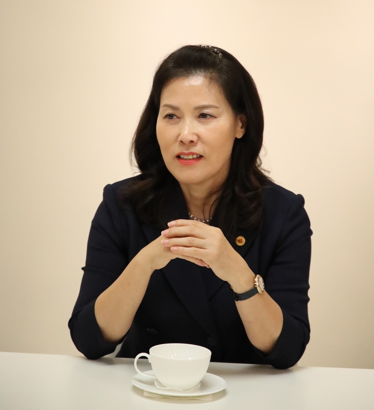 장편소설 ‘이상한 알베르게’ 저자인 신경애 작가(사진-신경애 작가 제공)