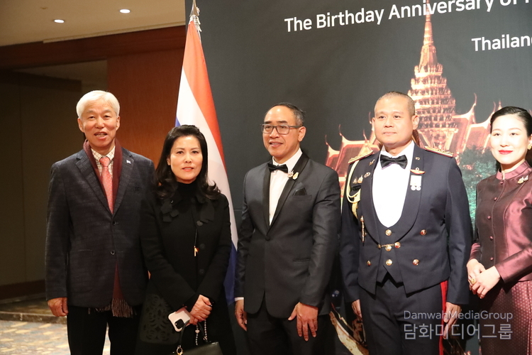 가운데 중앙 주한 태국 타니 상랏 대사와 (좌측)신경애 외교저널 외교담당국장(사진 담화미디어그룹)
