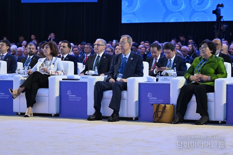 반기문 제8대 유엔 사무총장이2025년 5월 29일 아스타나 국제 포럼 본회의에 참석하고 있다. (사진-주한 카자흐스탄 대사관 )