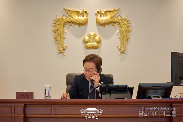 이재명 대통령은 23일 오후, 프라보워 수비안토(Prabowo Subianto) 인도네시아 대통령과 통화를 했다.(사진-대통령실)