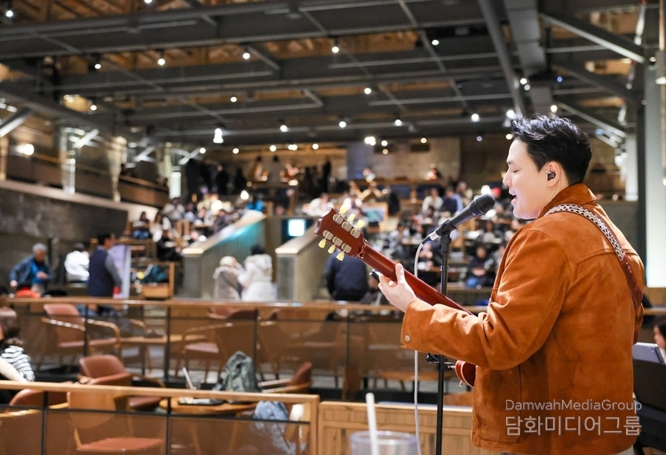 별빛 라이브가 열리는 경동1960점/ 스타벅스 제공