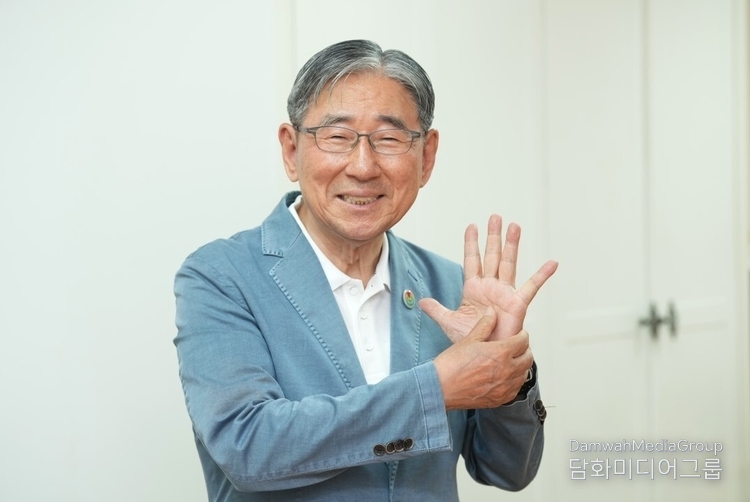 맨발로 걷는 즐거움의 저자 박동창 회장 