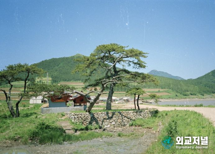 1988년, 윤고산둑과 고산목, 고산사당